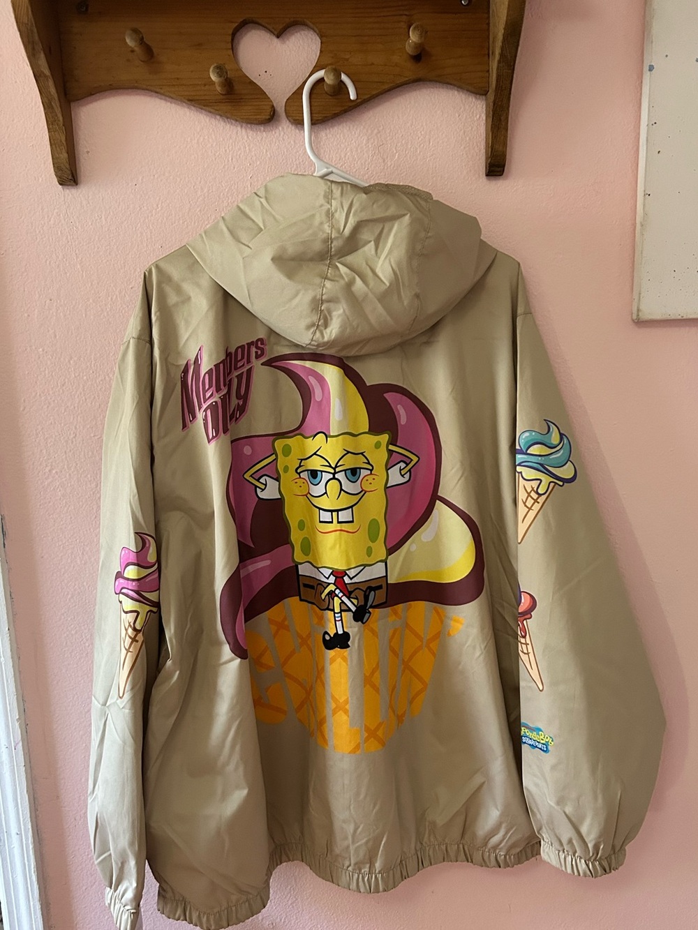 Members Only 2024 SpongeBob Nickelodeon collab “Stay Cool” windbreaker - Picture 7 of 9